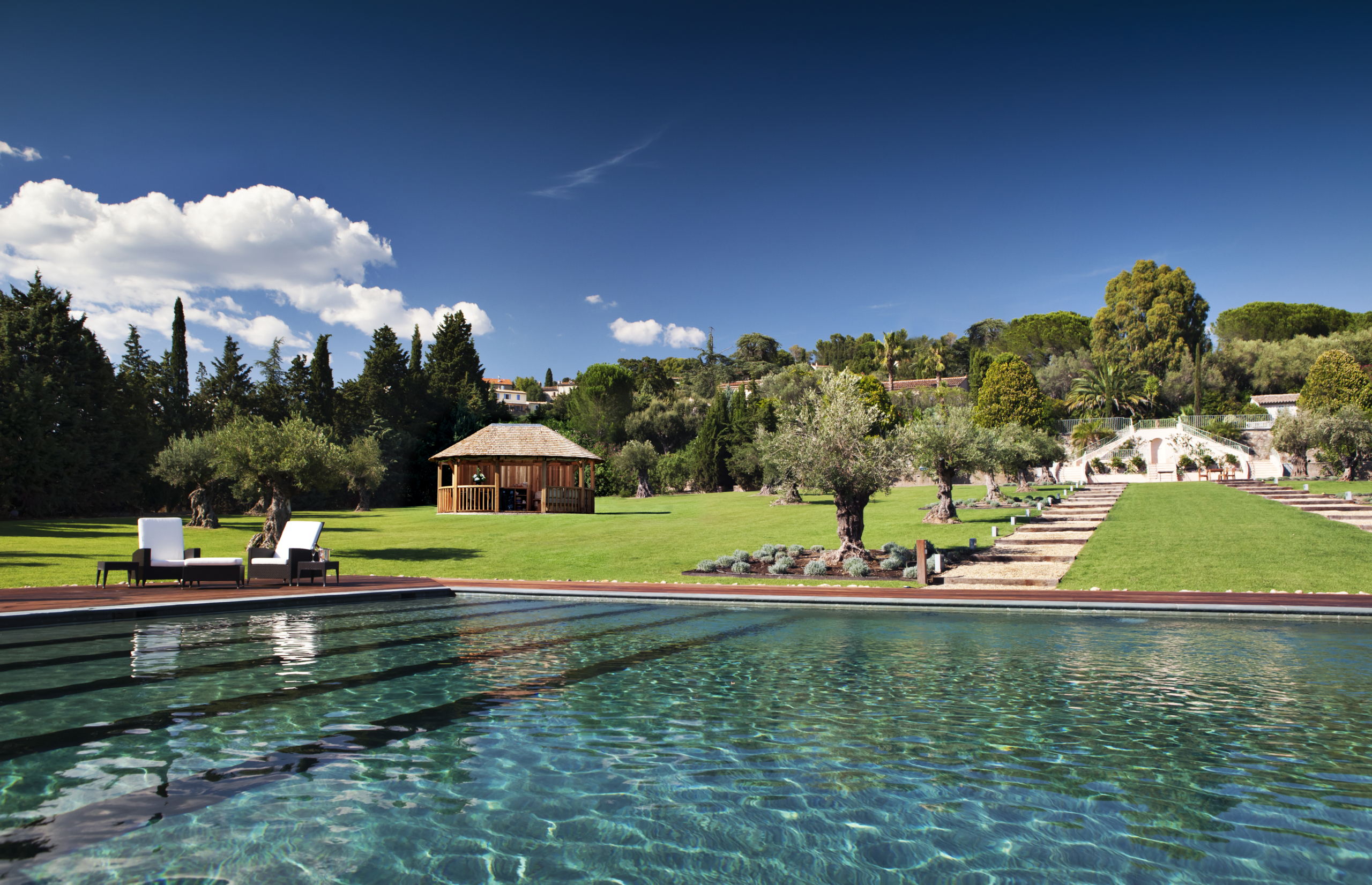 Crown Pavilions Hampton garden building with EcoGrid foundation